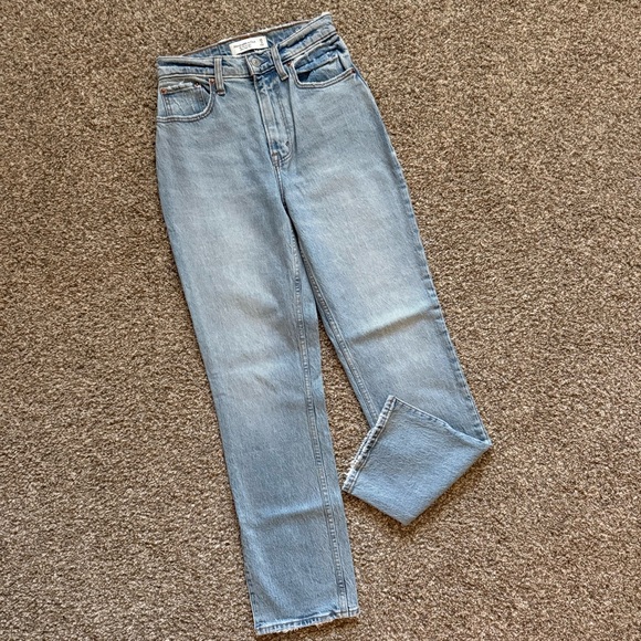 NWOT [Size: 25 Short] Abercrombie Curve Love Ultra High Rise 90s Straight Jean - Picture 4 of 5